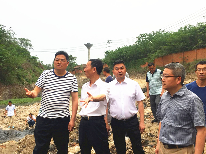 大力推進(jìn)黑臭水體治理，打贏環(huán)保攻堅戰(zhàn)