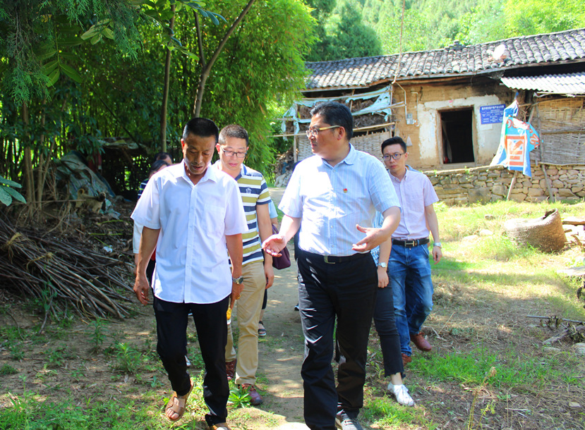 2018年6月6日  不忘初心，牢記使命答好脫貧攻堅(jiān)民生卷2