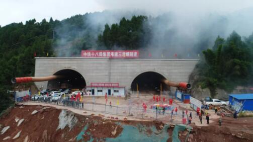 德中快通最長(zhǎng)隧道單線(xiàn)貫通了！