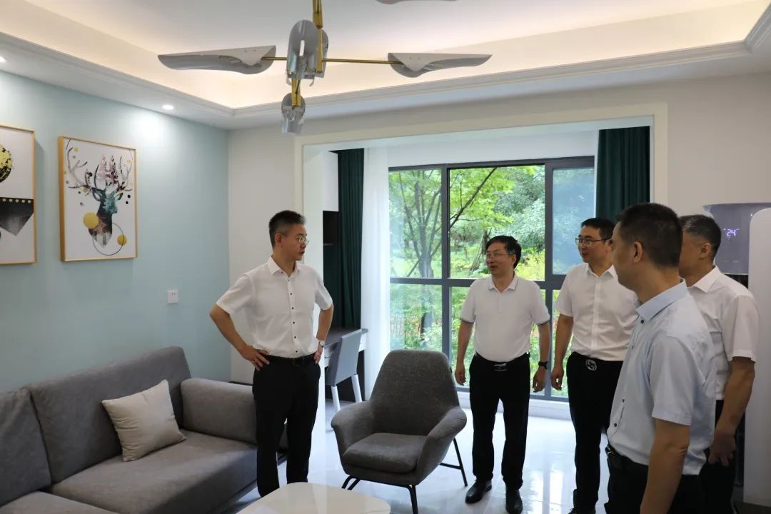 “就”在德陽 “創(chuàng)”造幸福 —— 周鴻部長(zhǎng)專題調(diào)研人才公寓建設(shè)工作